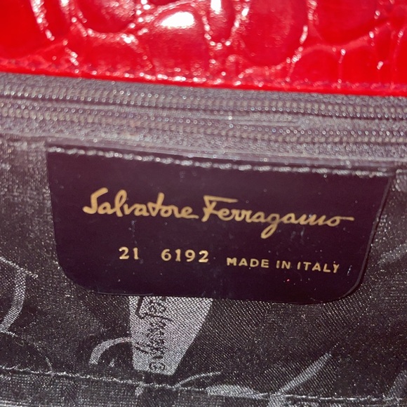 Salvatore Ferragamo Red-Croc Leather Crossbody Bag - Picture 7 of 8